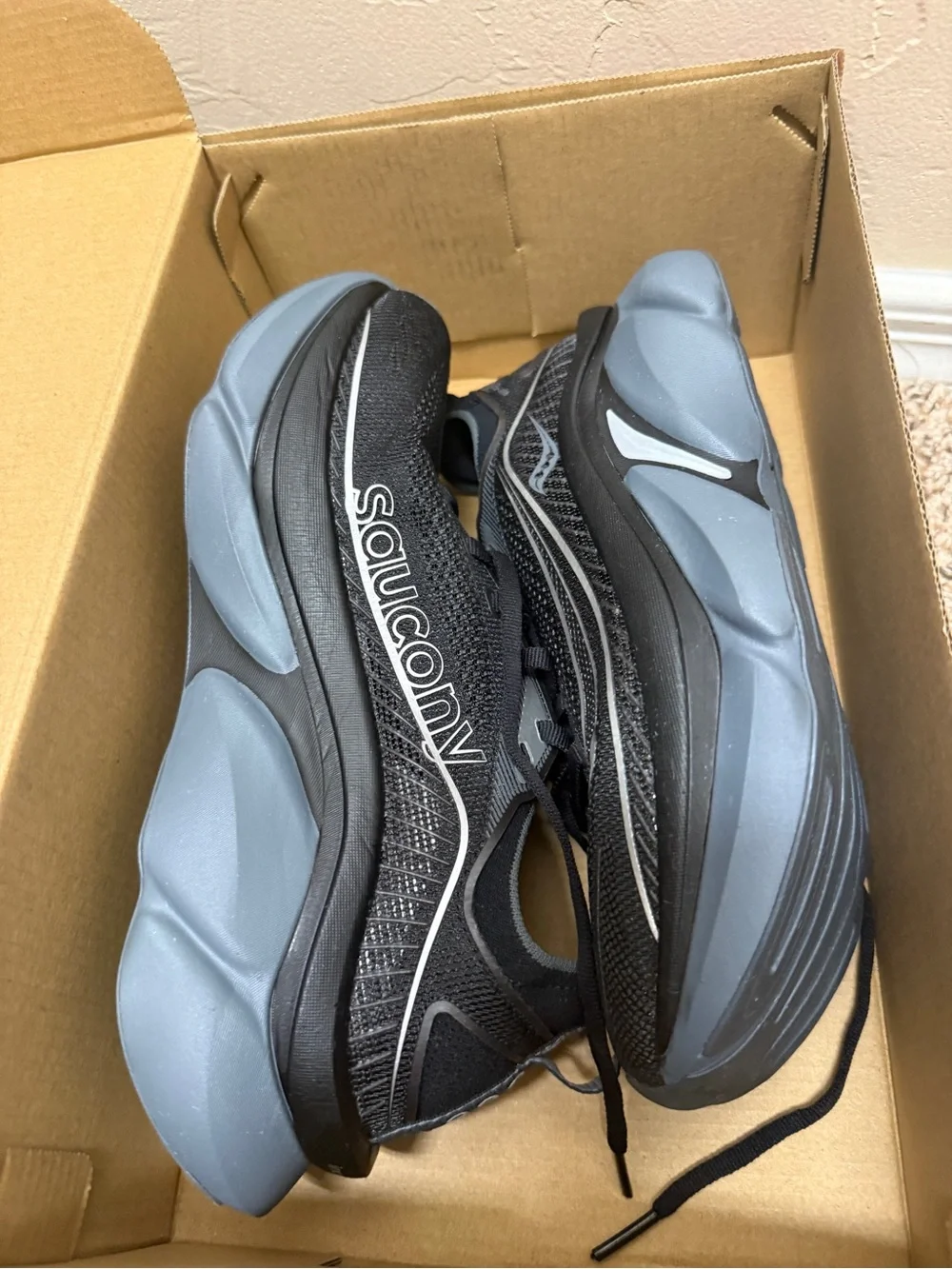 Saucony Endorphin Elite 3 unisex men’s 7 women’s 8.5 black/gun metal